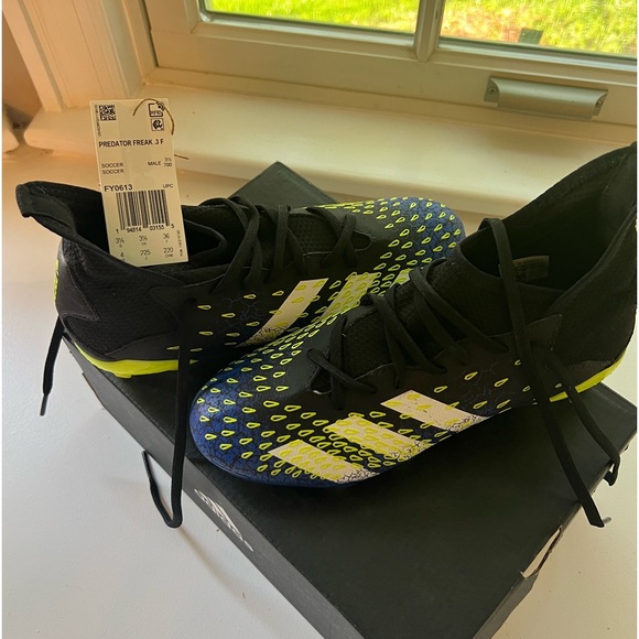Brand new in the box with tags! Adidas predator freak .3FG J size 4 youth cleats - Picture 1 of 9
